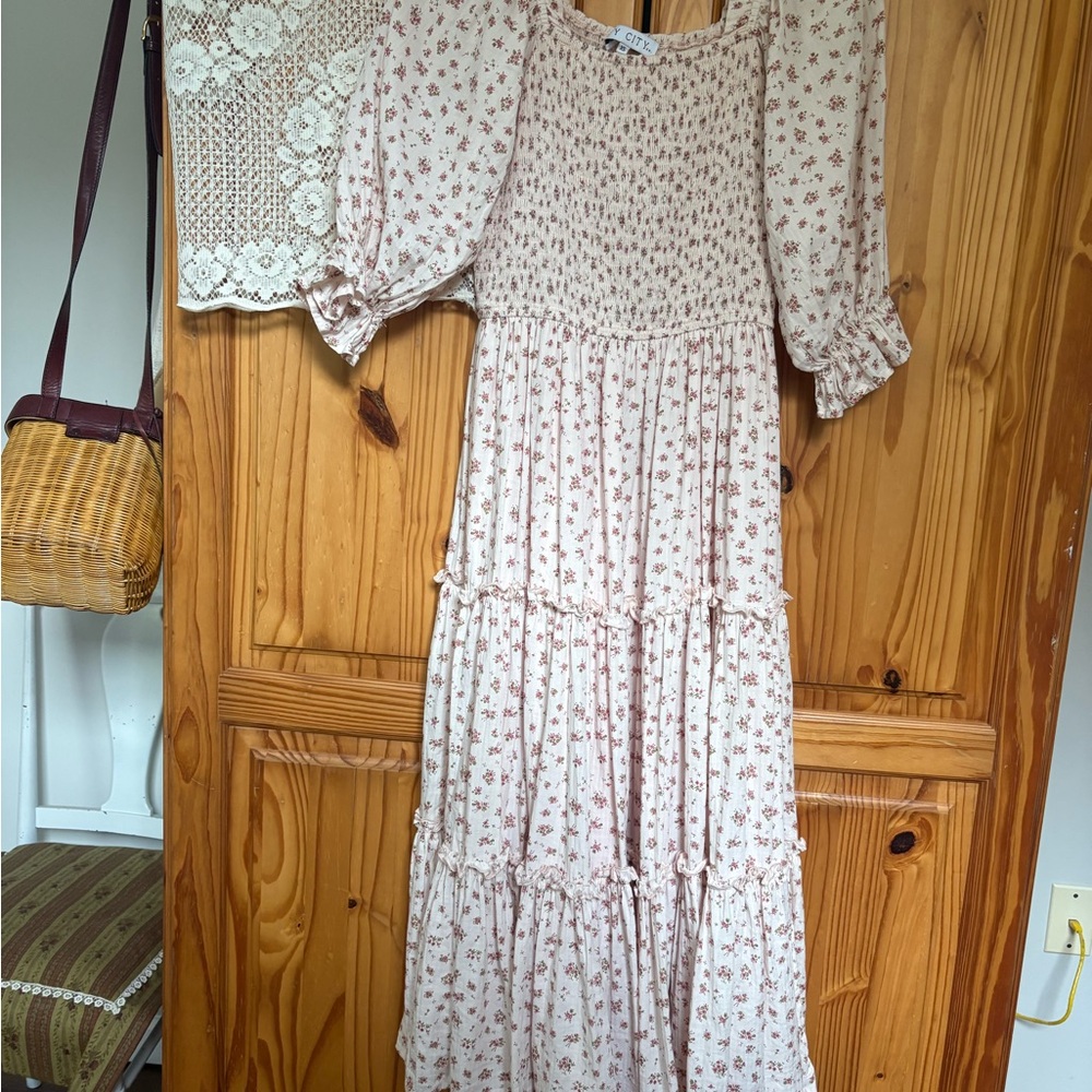 Ivy City Co Pale Blush Floral Midi Dress